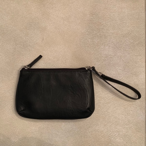 guess // wristlet - Picture 2 of 8